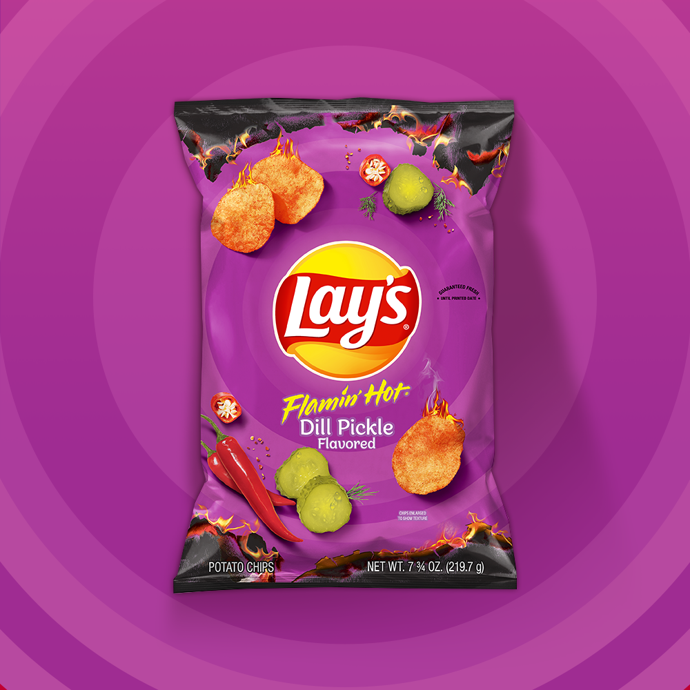 Papas fritas LAY'S® sabor Flamin' Hot con pepinillos al eneldo